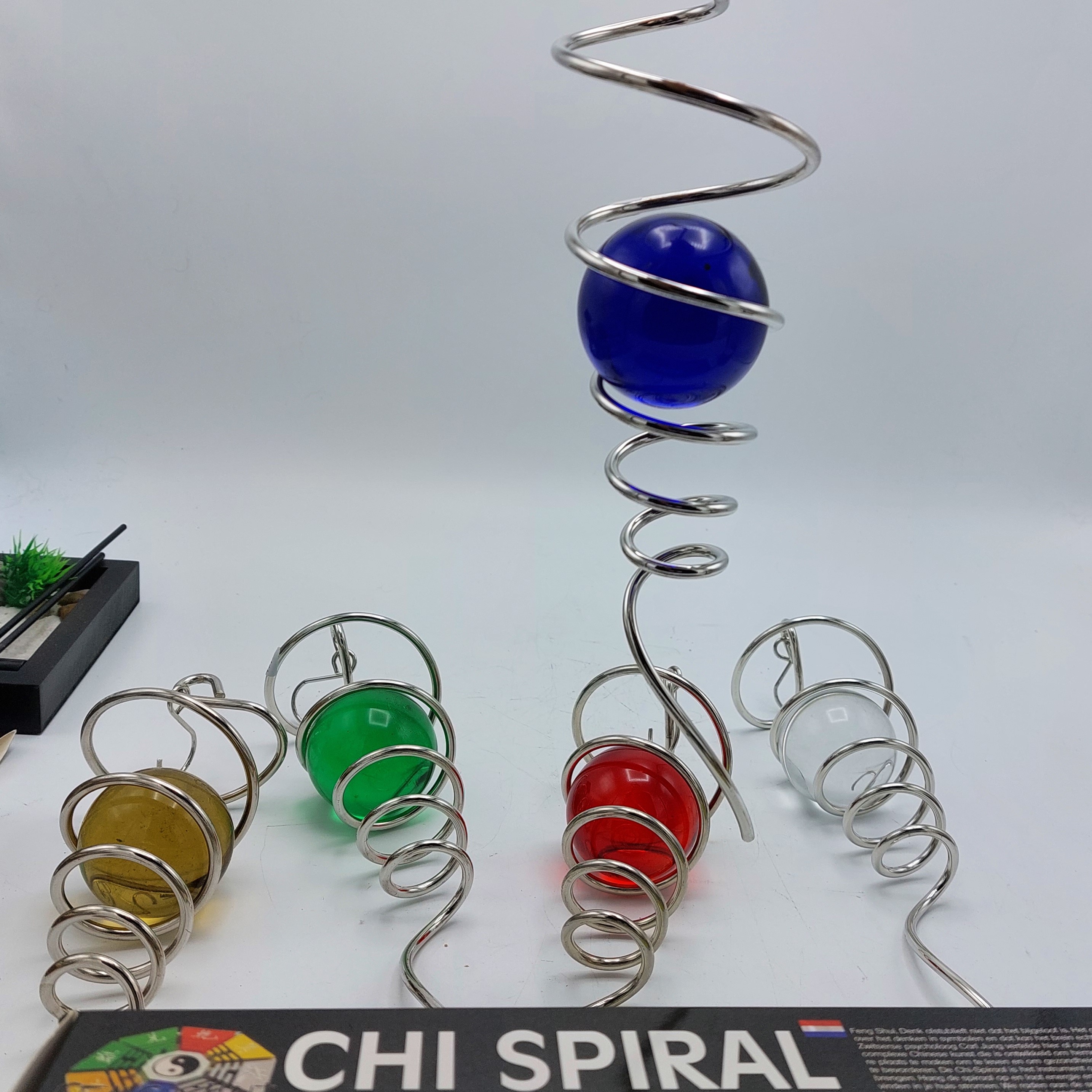 Chi Spiral, Hangornament