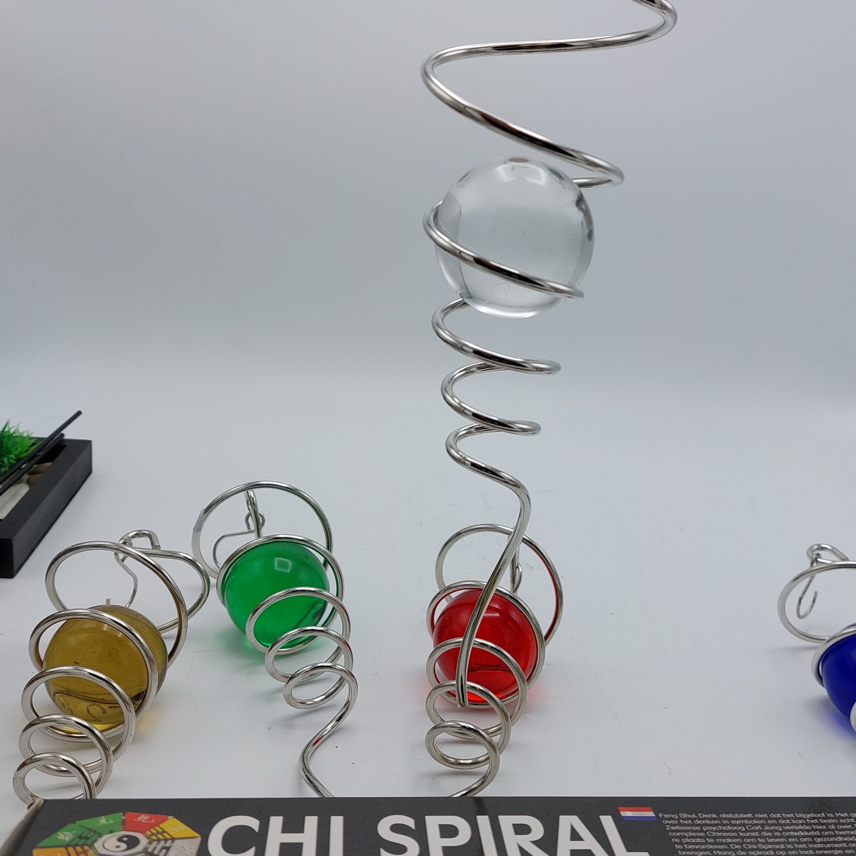 Chi Spiral, Hangornament