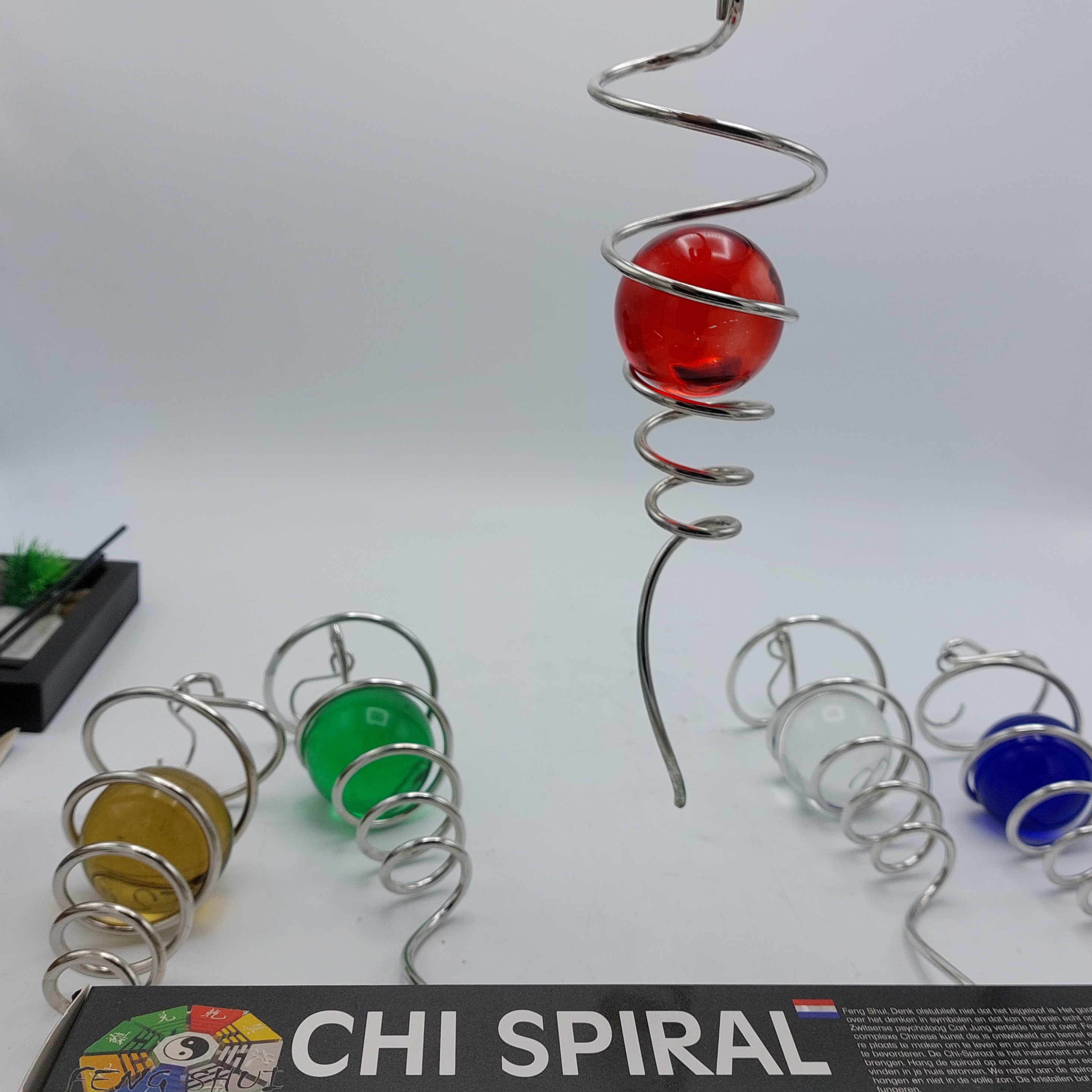 Chi Spiral, Hangornament