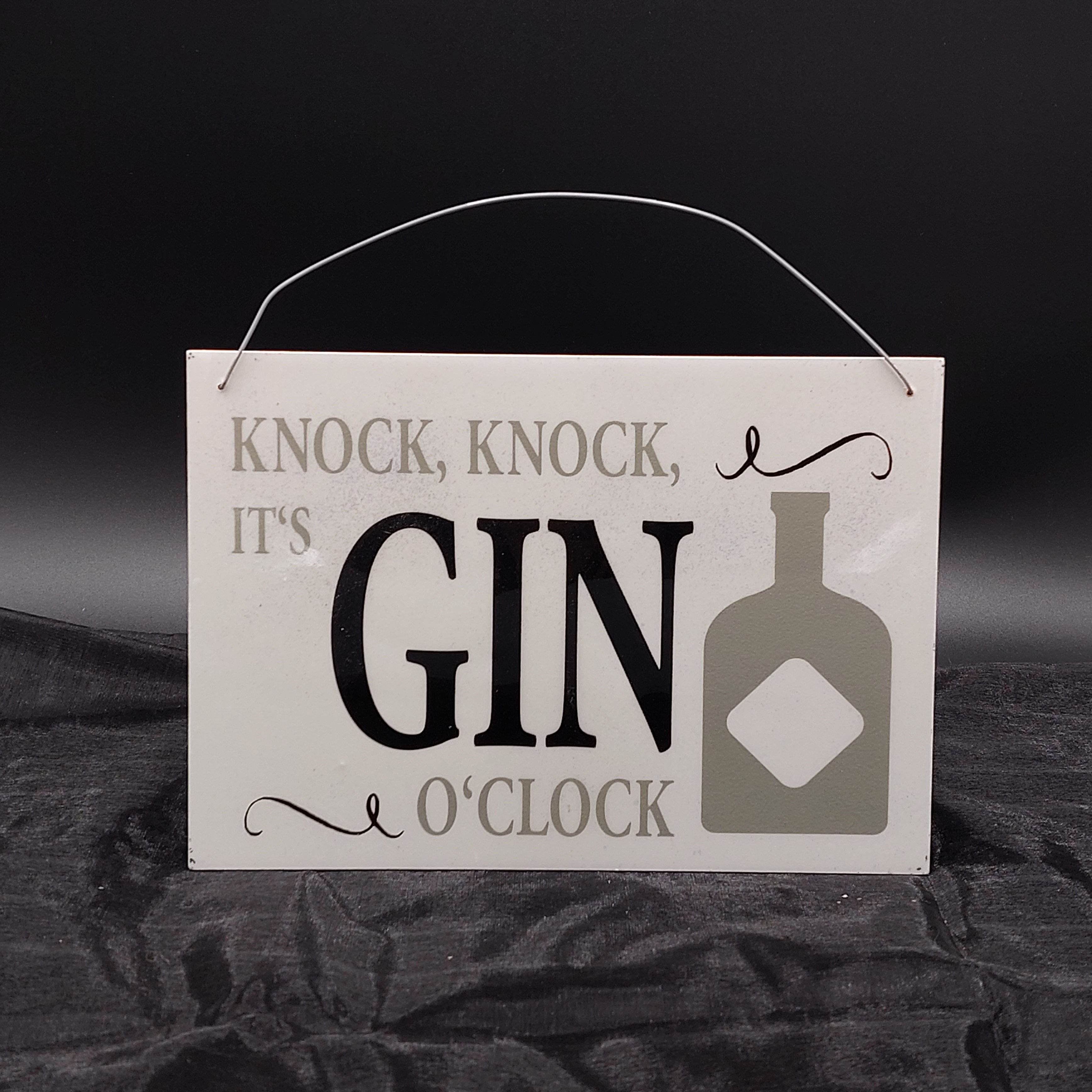 Tekstbord 'It's Gin O'clock'