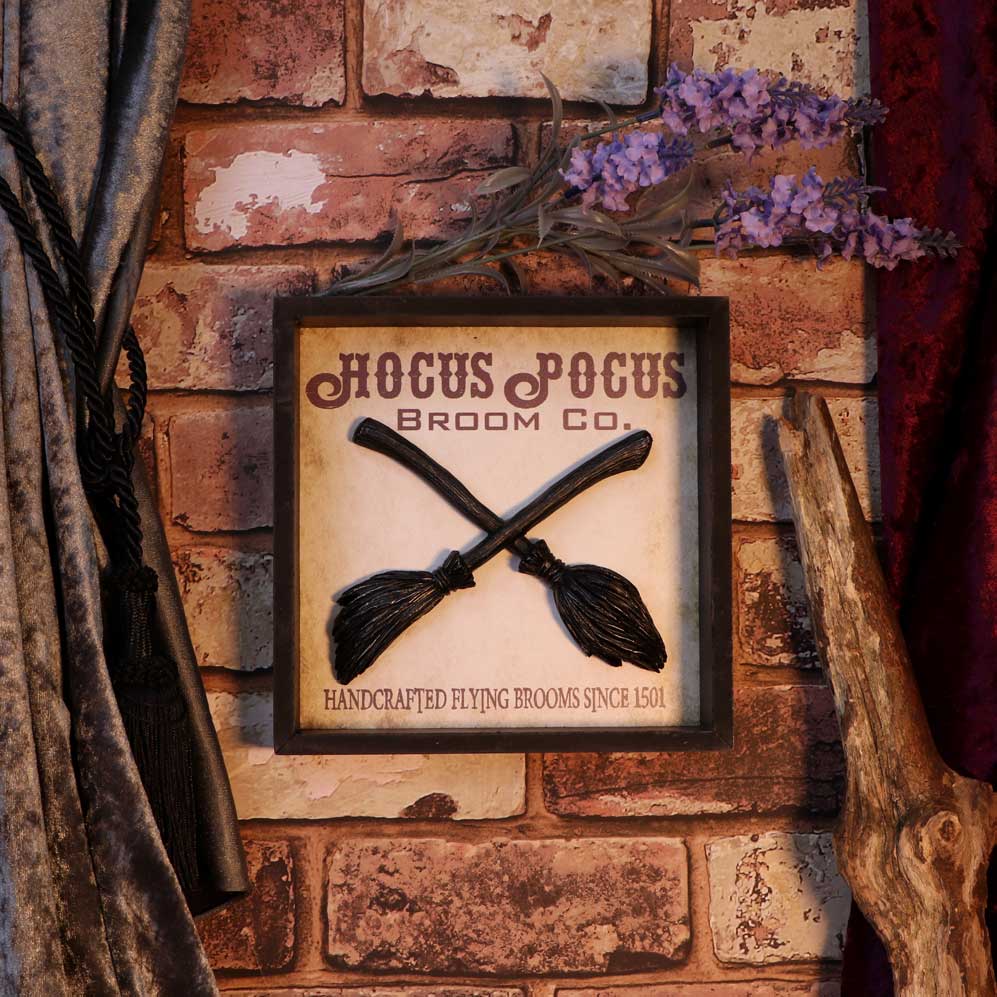 Wanddecoratie 'Hocus Pocus Broom Co.', Nemesis Now