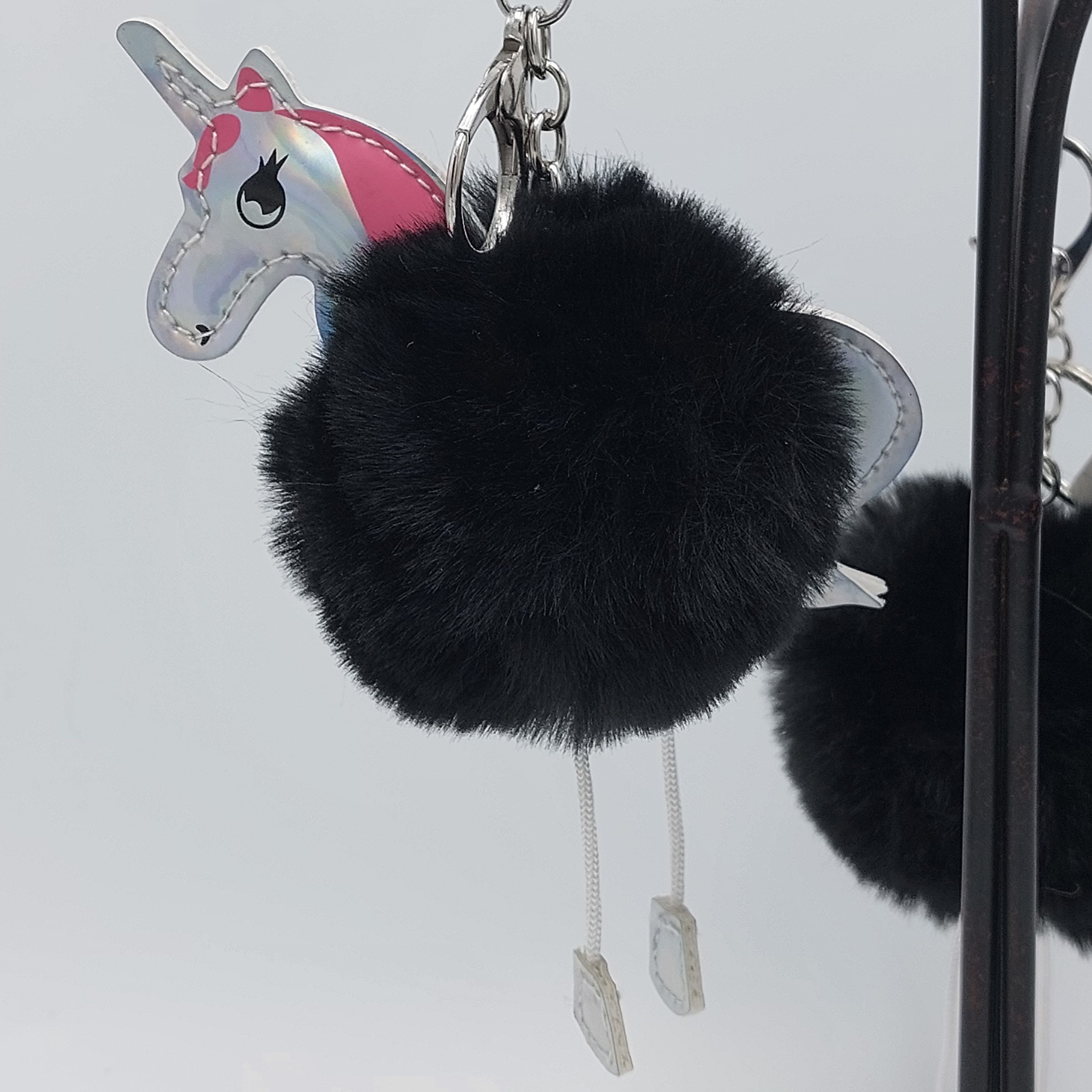 Tashanger Unicorn met zwarte Pompom