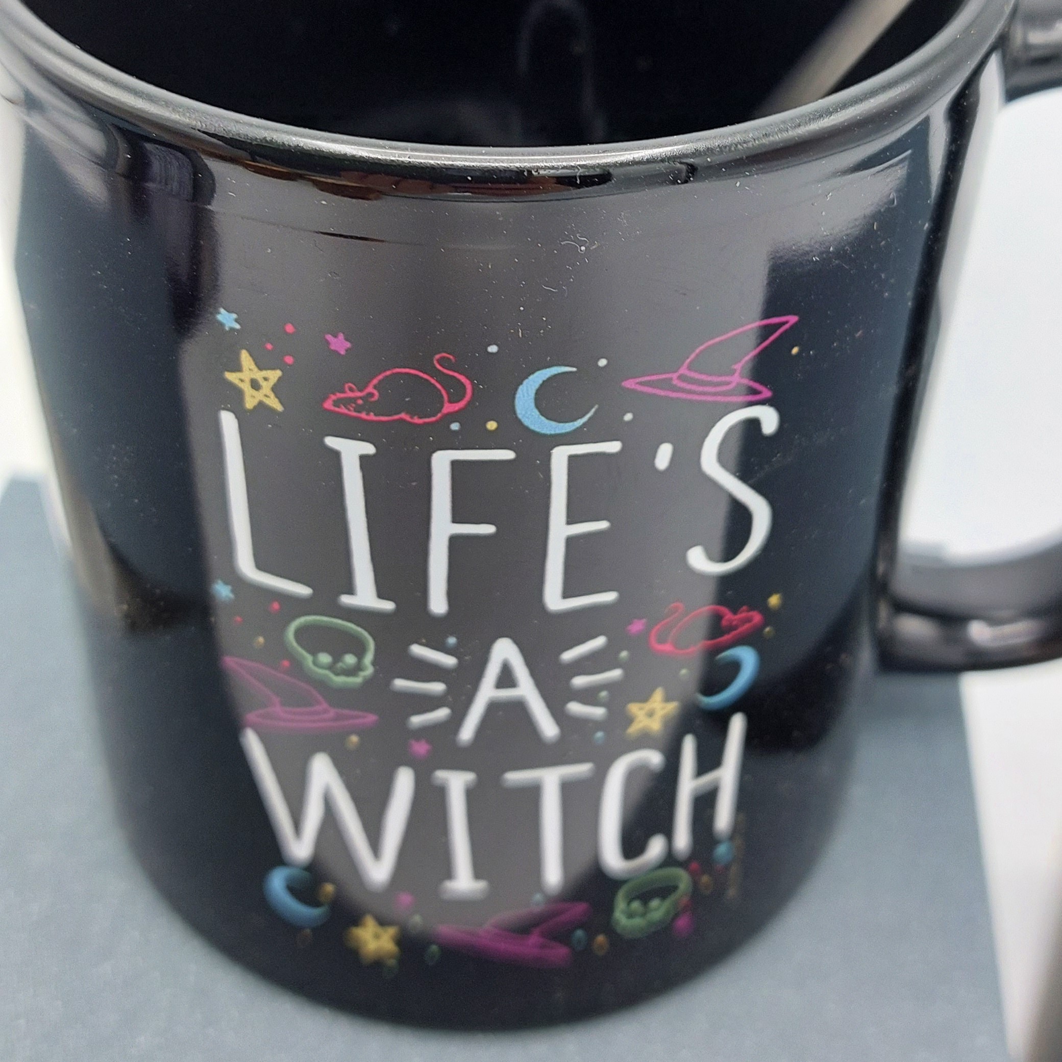 Mok, 'Life is a witch'