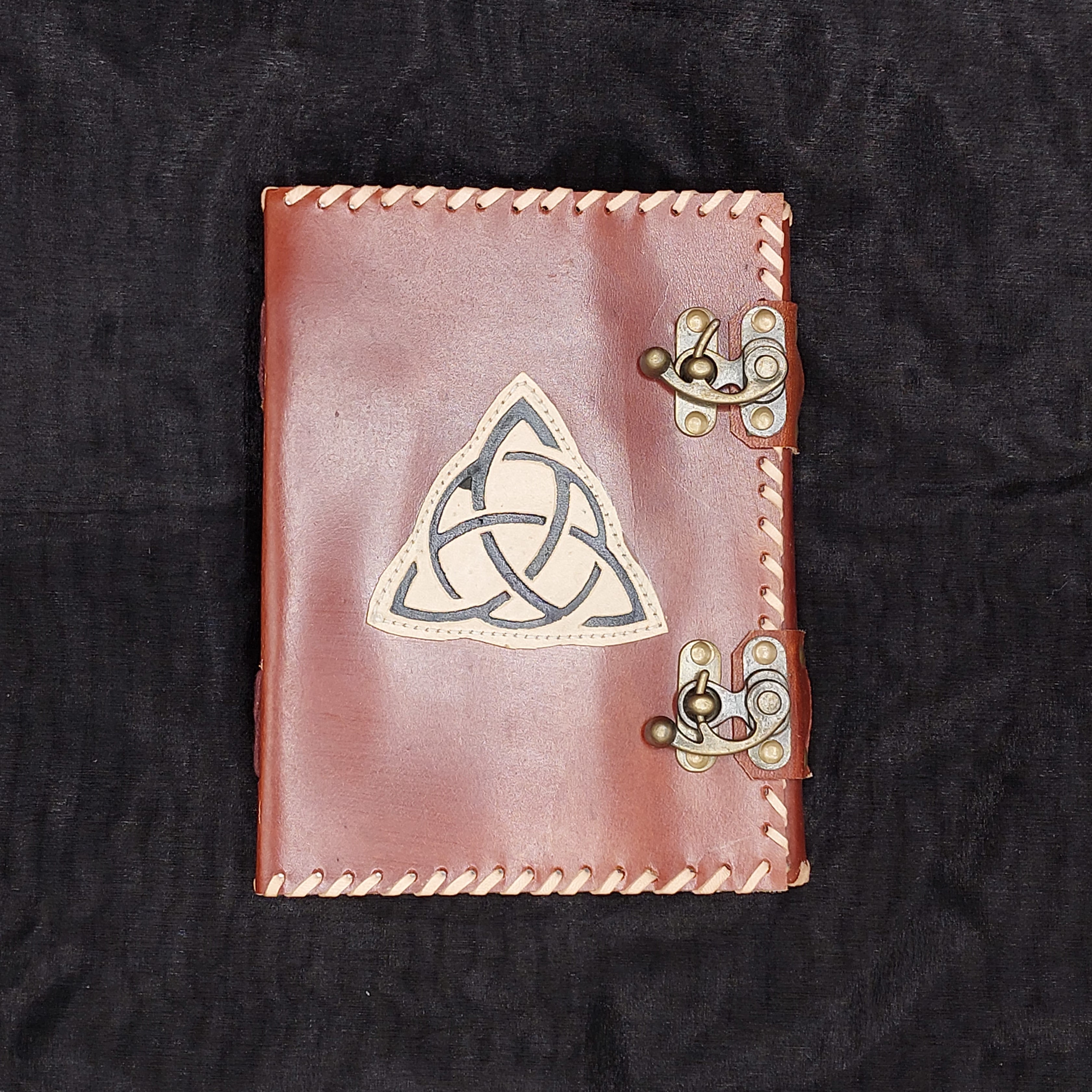 Notitieboek 'Vintage Triquetra' met dubbel schuifslot in leder