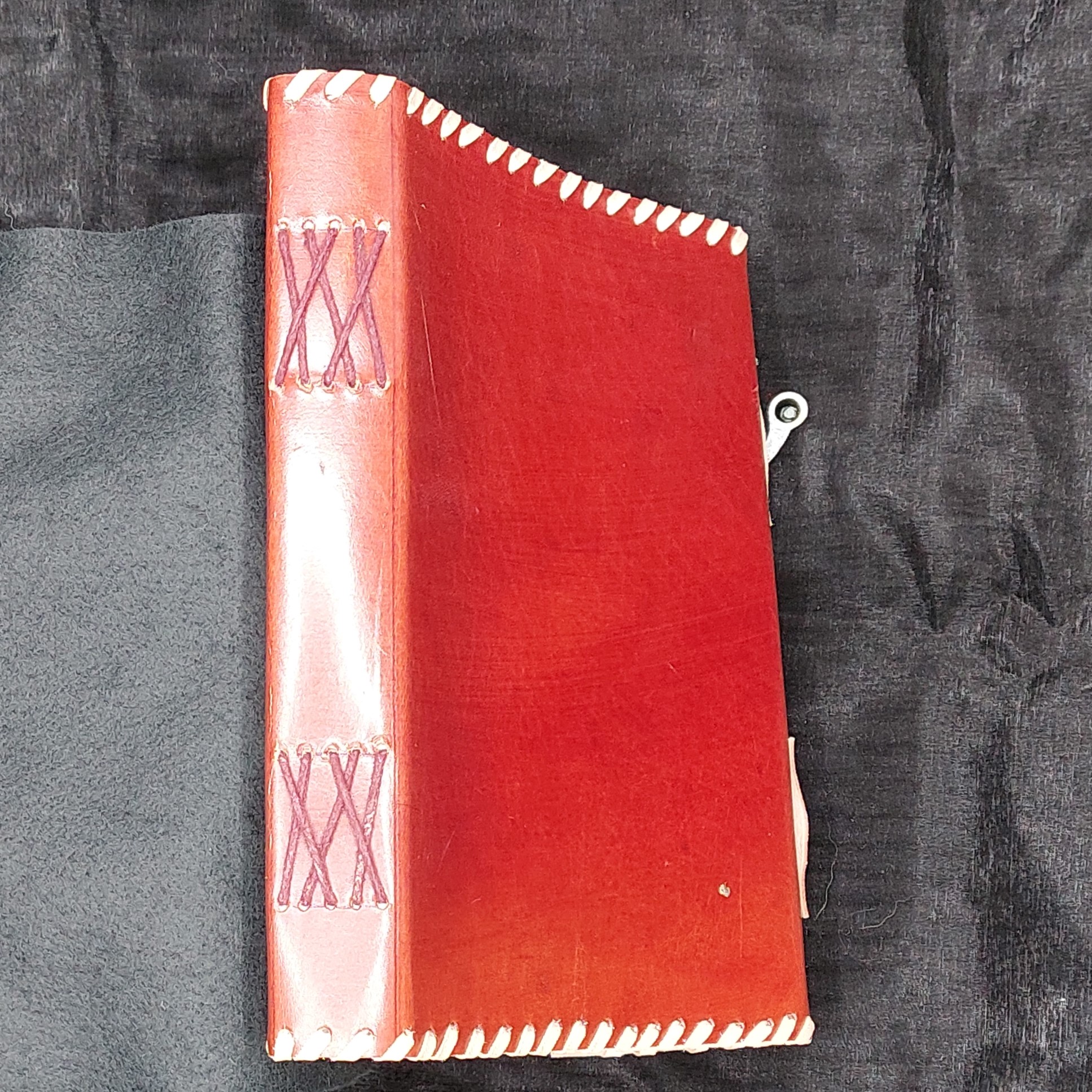 Notitieboek 'Vintage Triquetra' met dubbel schuifslot in leder